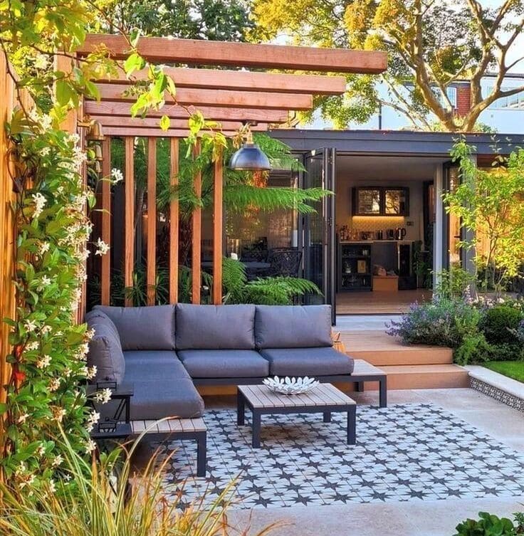 Como aproveitar seu espaço externo com o uso de pergolados.