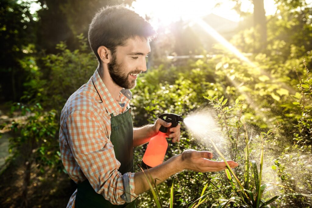 Você sabe o que é calda bordalesa? Descubra como ela pode salvar suas plantas de pragas e doenças
